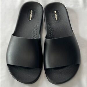 Okabashi Black Slides